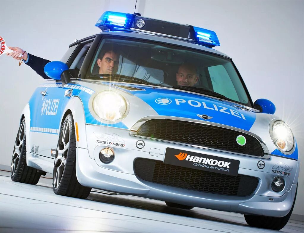 Полицейская машина мини купер. Mini cooper s полиция великобритании. Mini cooper s f56 винил. Police car mini. Мини купер дпс.