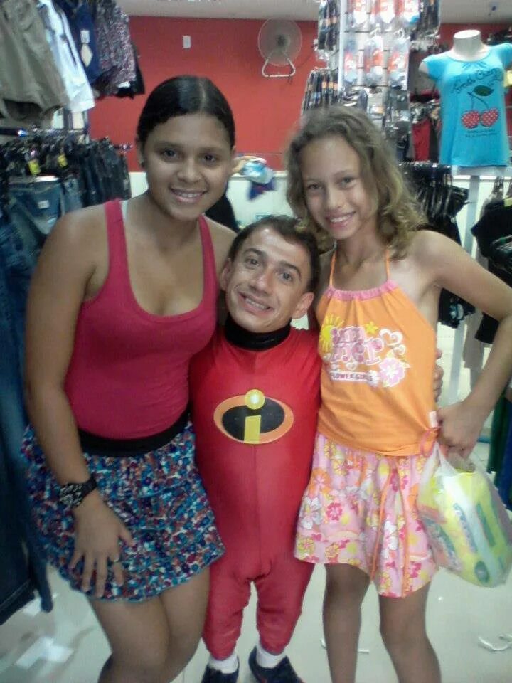 She is tall her sister. Very Tall sister. Sister Taller than brother. Tall little. My little sister is Taller than me.