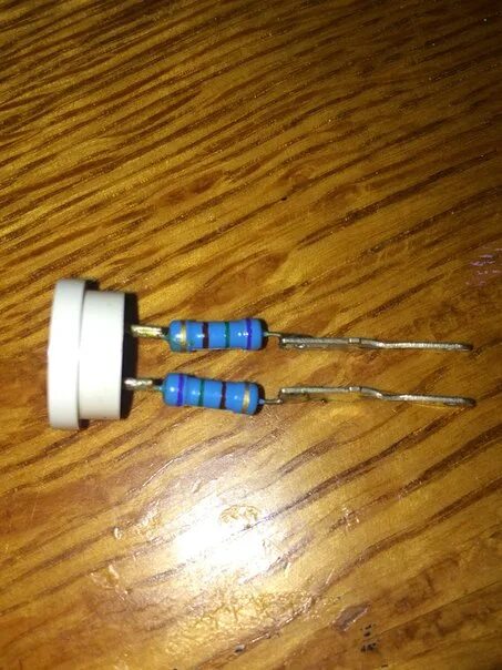 Диоды с резистором на 12 в. Светодиод от 12 вольт резистор. Резистор с 12 до 3 вольт светодиод. Резистор для диода на 12 вольт. Резистор f150l 12 вольт.