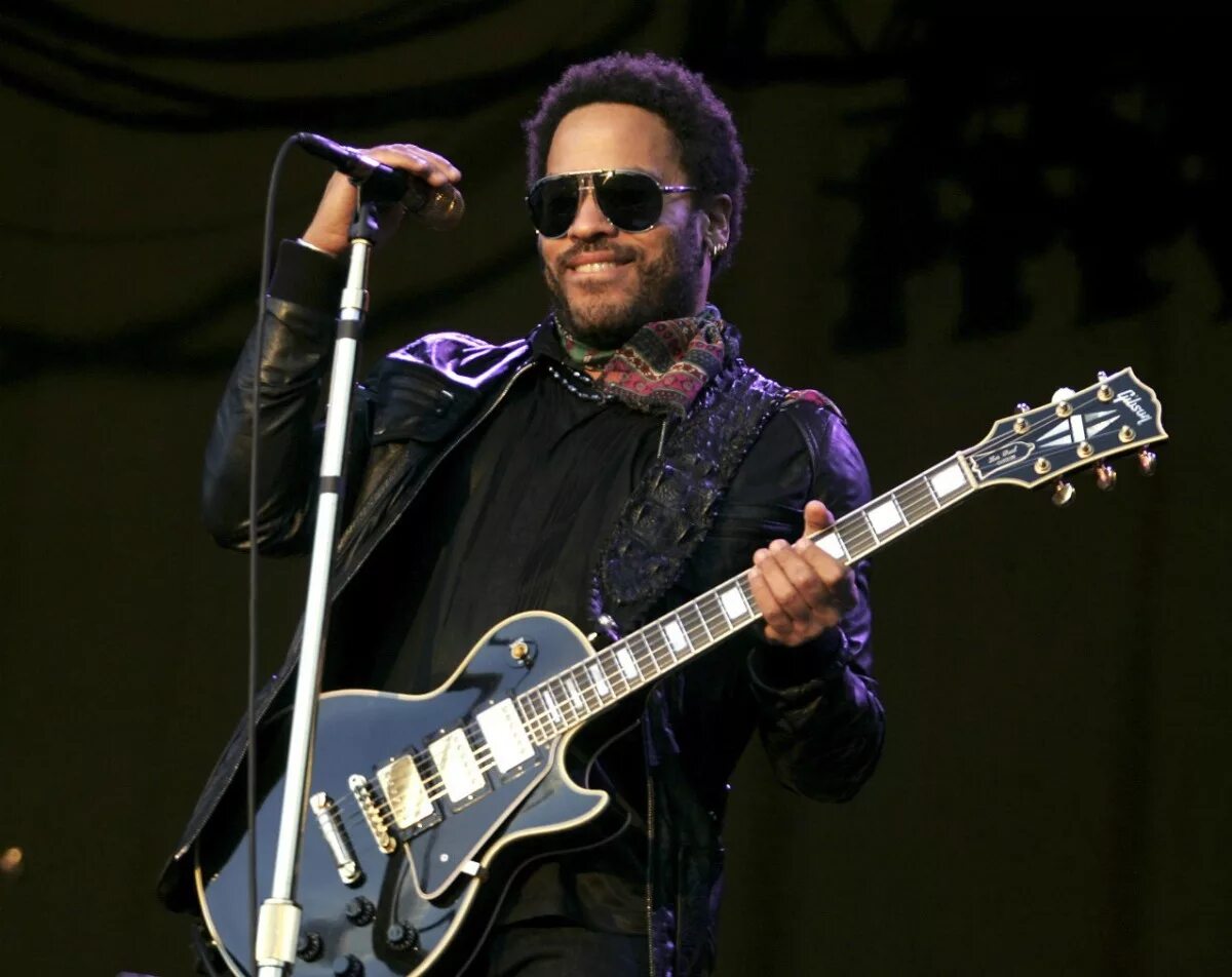 Ленни кравиц 60. Ленни кравиц концерт. Lenny kravitz 5 1998. Ленни кравиц фото. Ленни кравиц стиль.