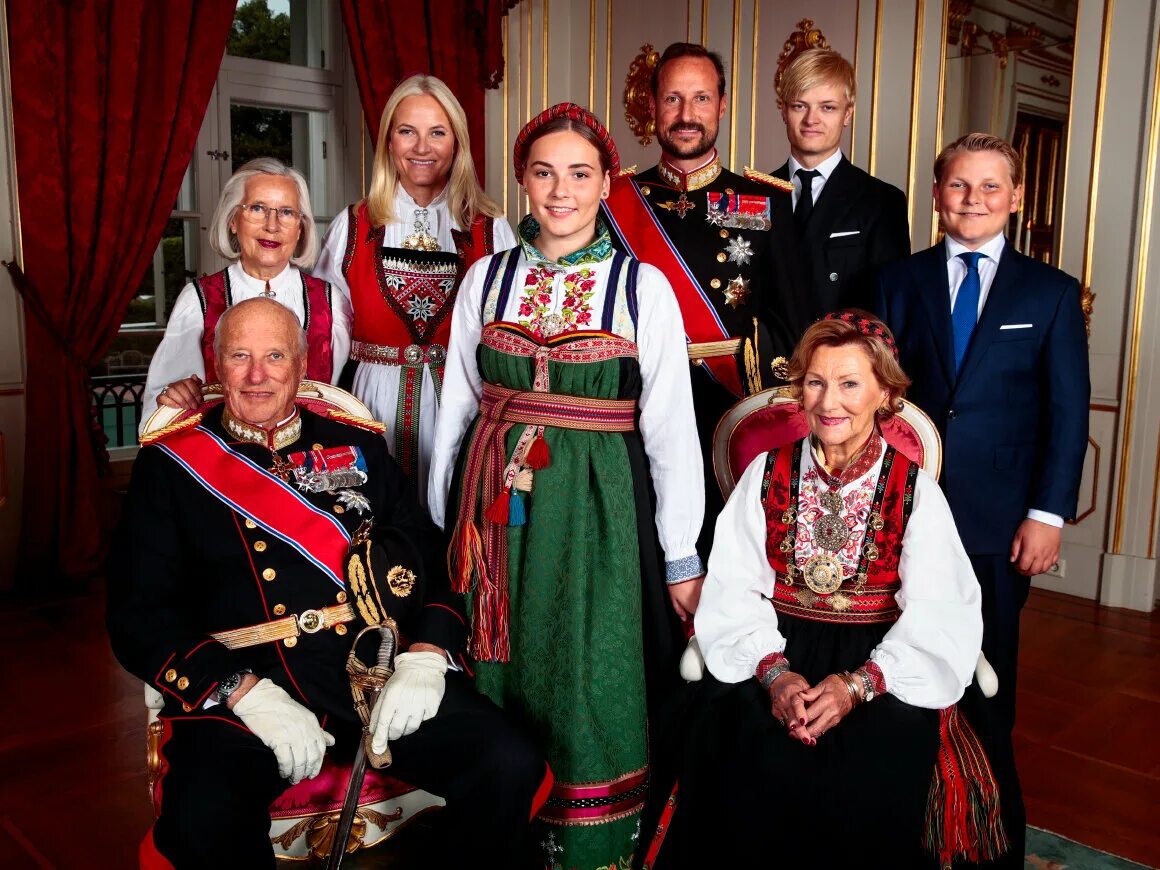Народ монарх