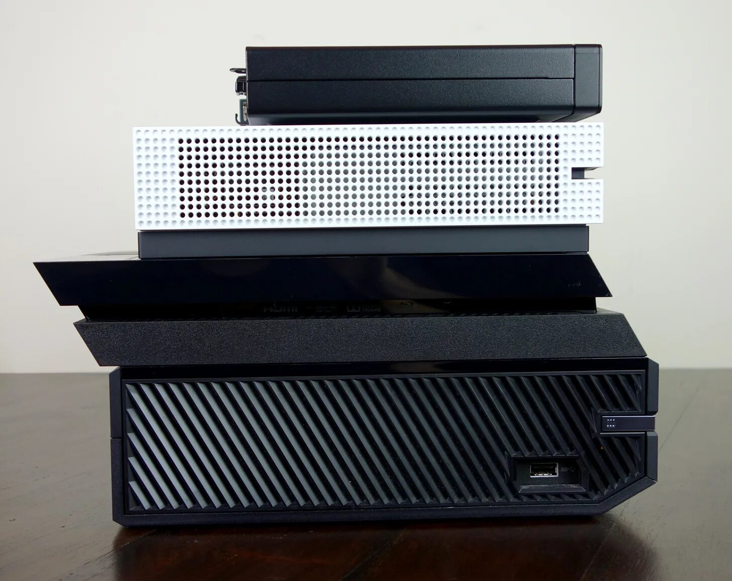 One s vs series s. Xbox one s и ps 4. xbox one 2 tb dns. xbox one s slim. корпус xbox one s.