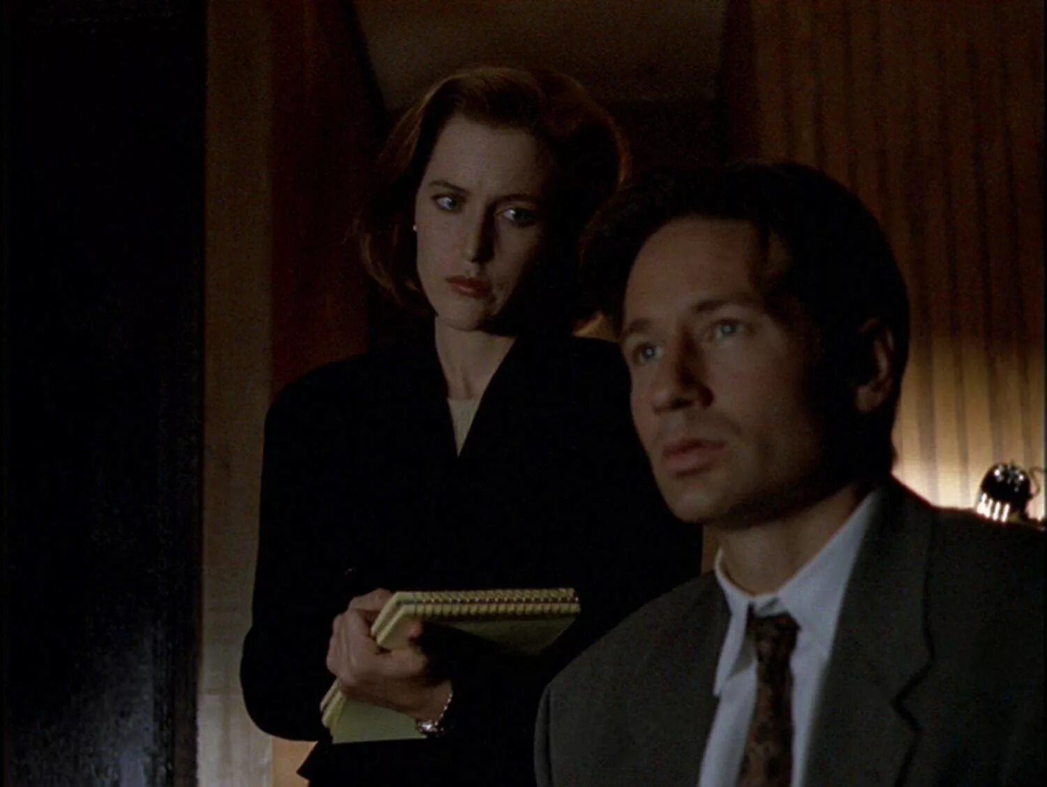 Напарница агента малдера 6 букв. Dana scully. Секретные материалы малдер и скалли. Напарница агента малдера 6 букв. Агент малдер.