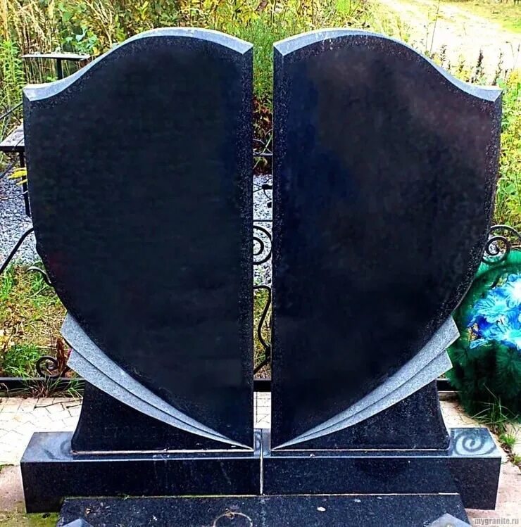 Памятники на могилу в нижнем новгороде. Надгробные памятники двойные. двойные памятники на могилу. двойные гранитные памятники. двойной памятник на могилку.