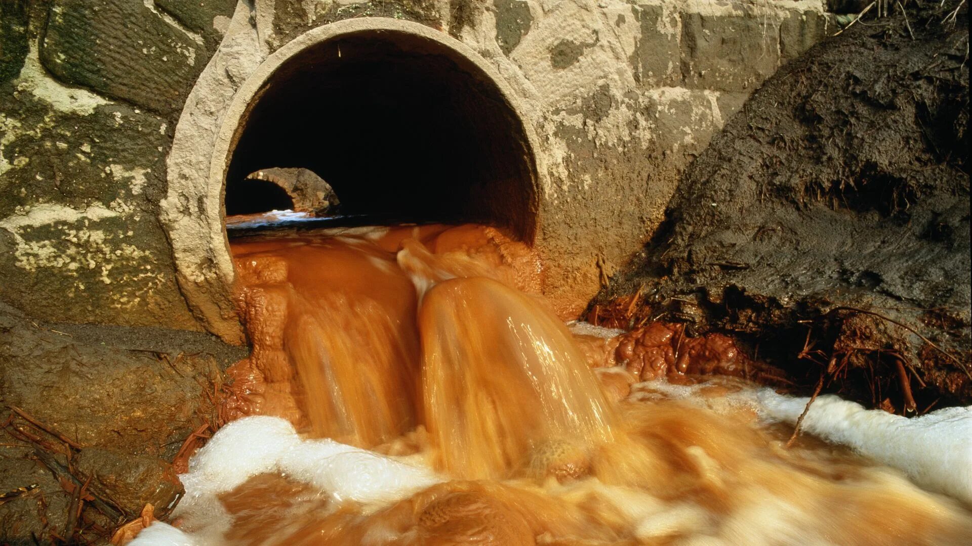 Сточные воды. Канализационные сточные воды. Сточные воды загрязнение. Сток канализационных вод