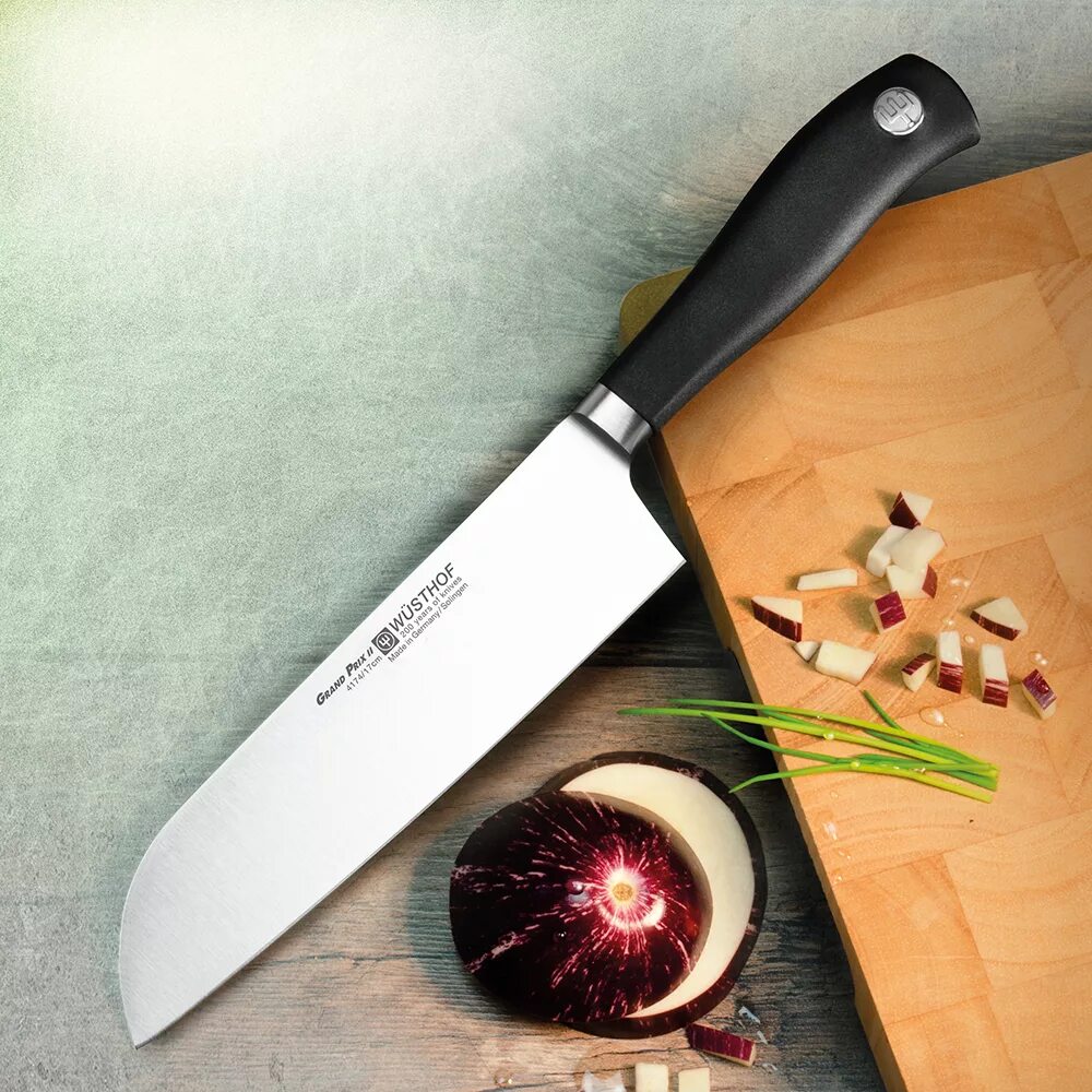 Нож кухонный производство. Santoku Knife кухонный нож. Набор Wusthof Grand prix II 3 ножа. Кухонный нож сантоку Wuesthof. Гранд сантоку.