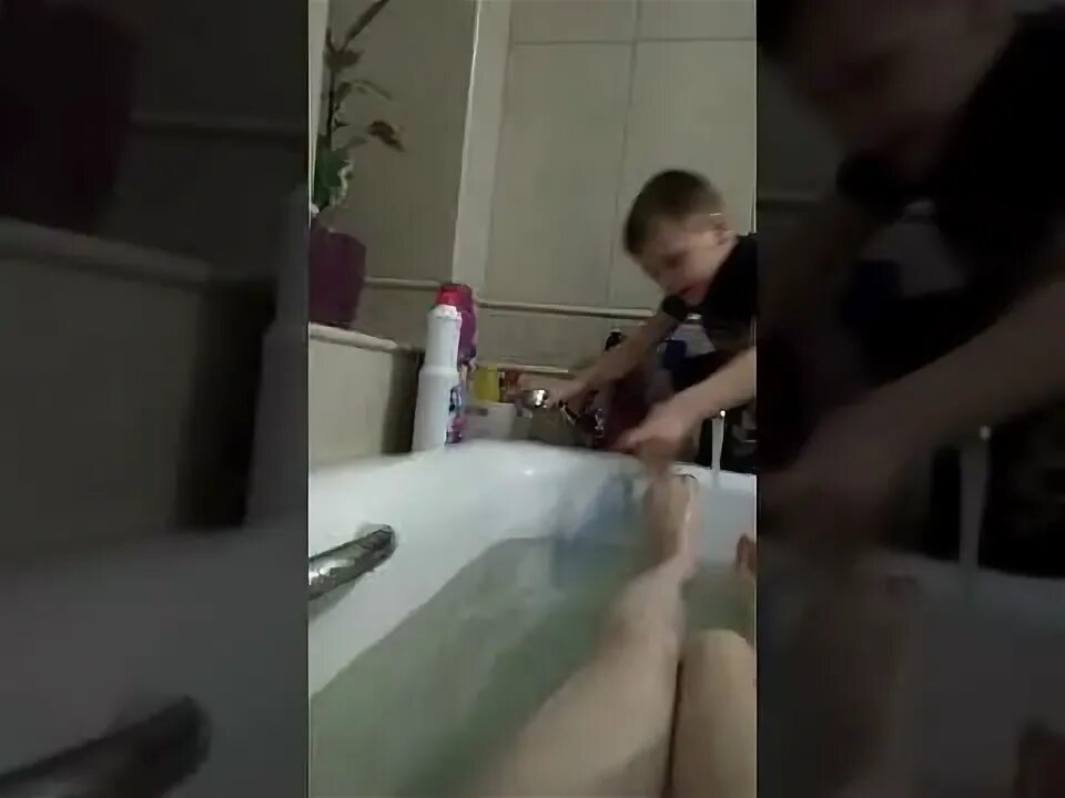 Снял на телефон как мама моется вк Мамки и сын камера: найдено 88 изображений