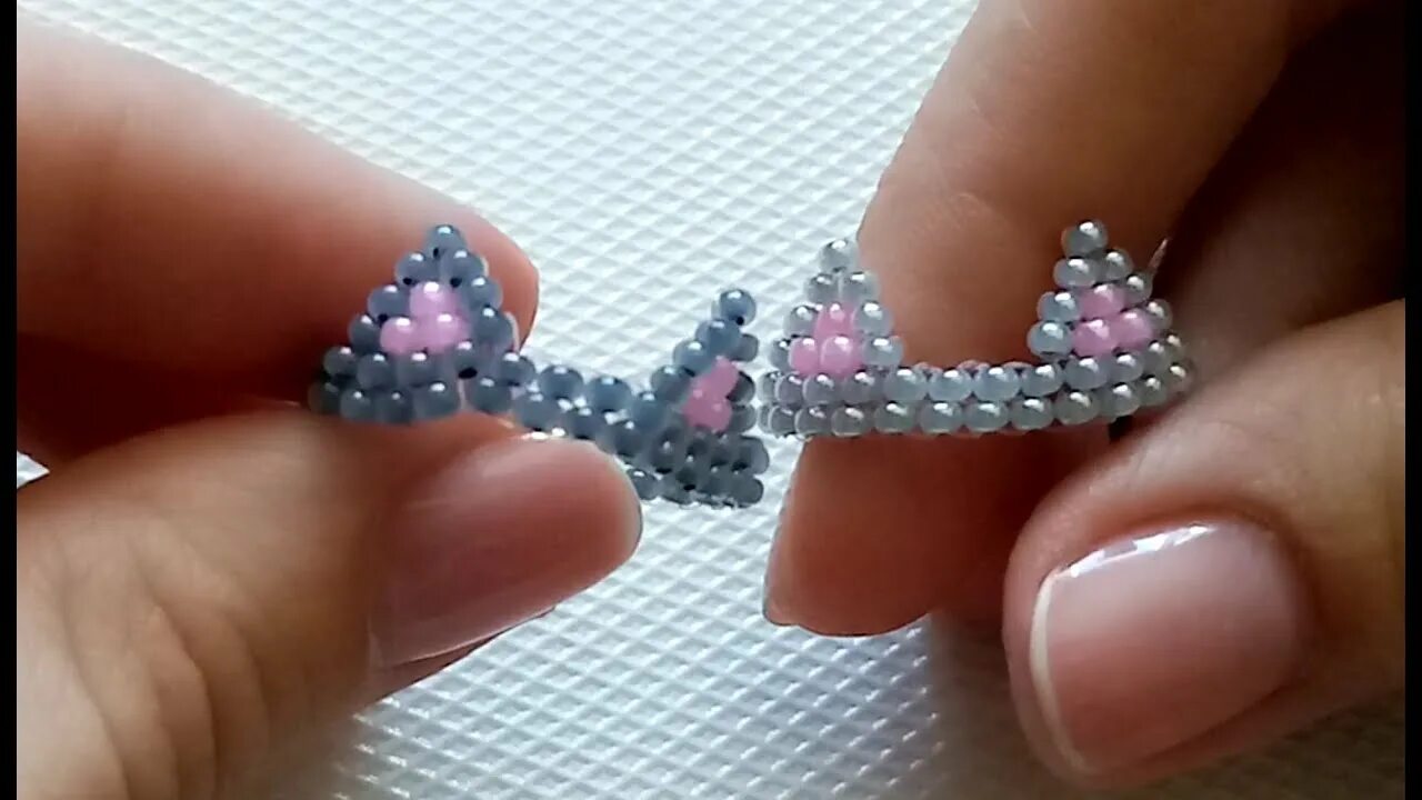 Кольцо из бисера кот. Кольцо из бисера ушки. кольцо из бисера с ушками. колечко из бисера с кошачьими ушками. кольцо из бисера кошачьи ушки.