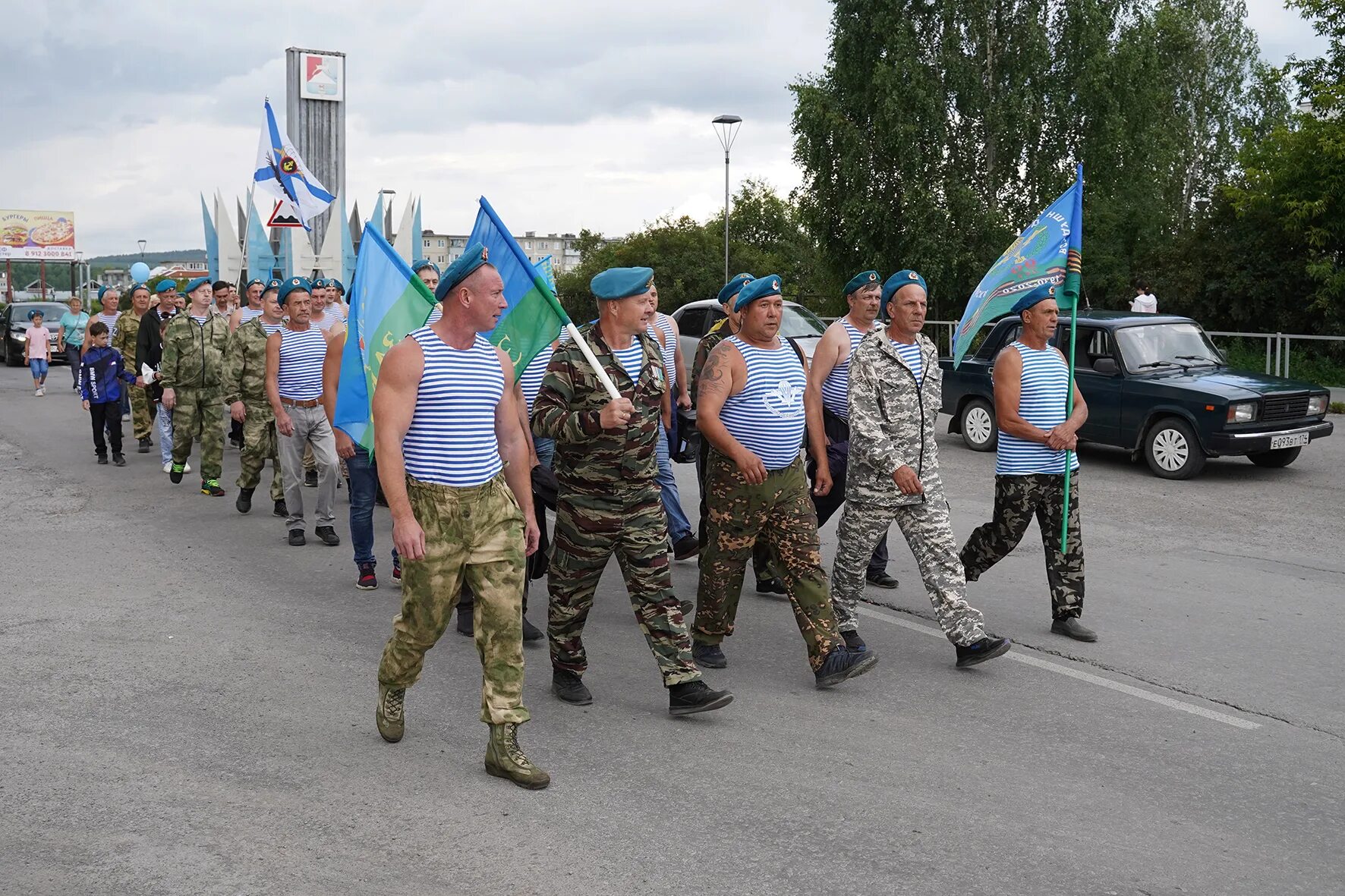 Энем досааф. Десантники. Наклейка вдв. Командующий вдв теплинский. Вдв учебная тренировка.