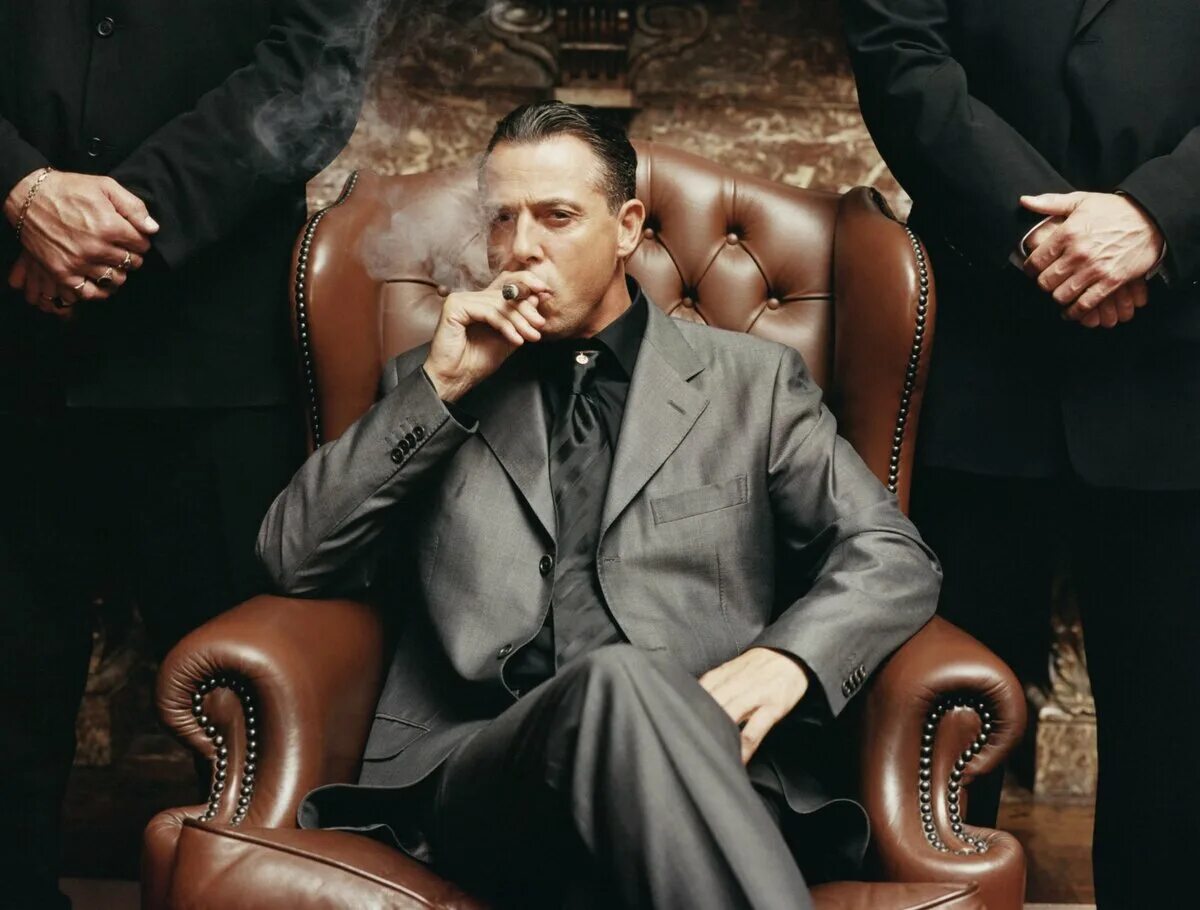 Успешный мужчина. Богатый и успешный мужчина. Успешный человек. Состоятельный мужчина. Успешный мужчина.