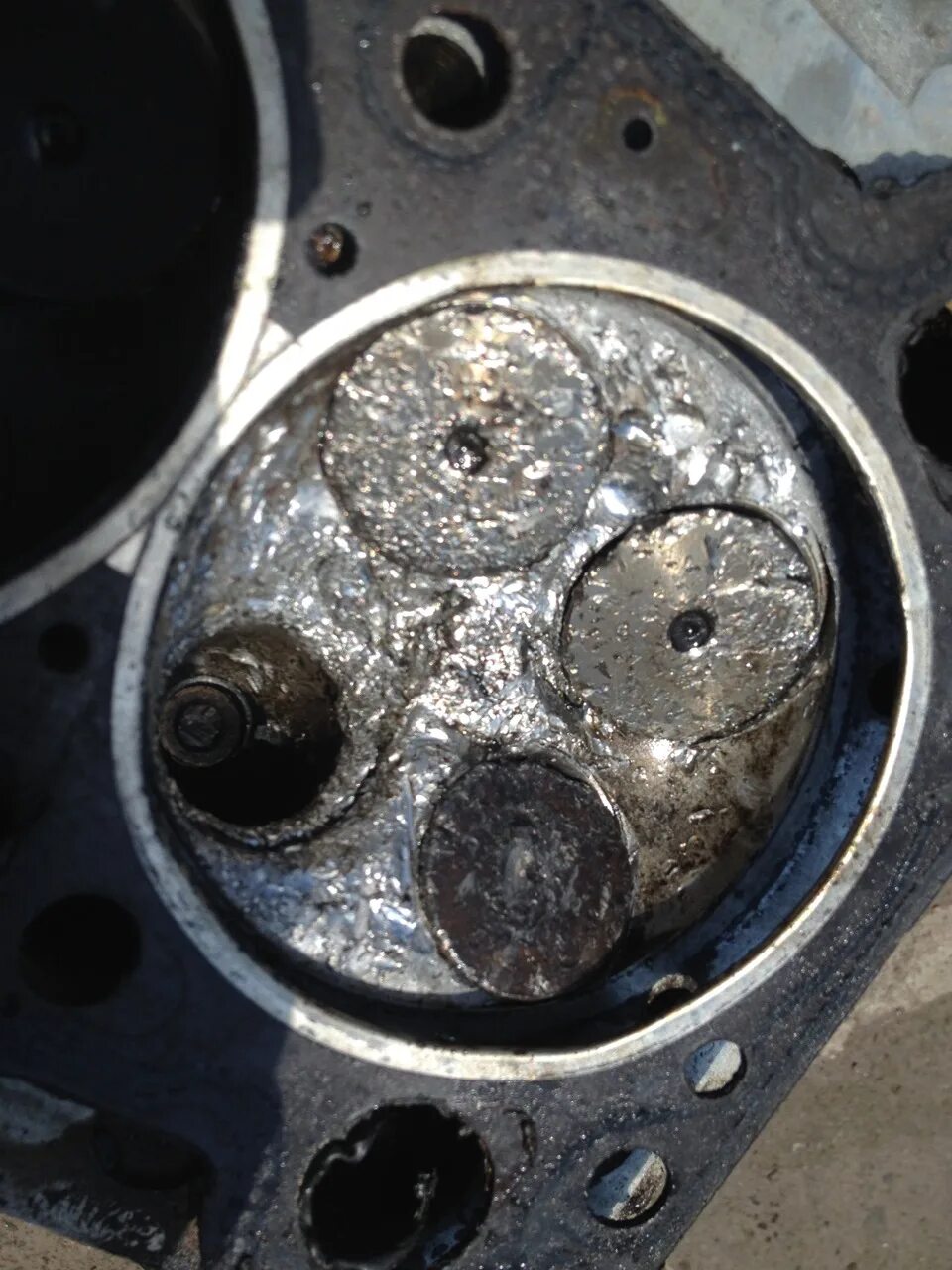 Двигатель после капитального ремонта. Оборвало клапан в двигателе. Обкатать двигатель после капремонта. Оборвало поршень.