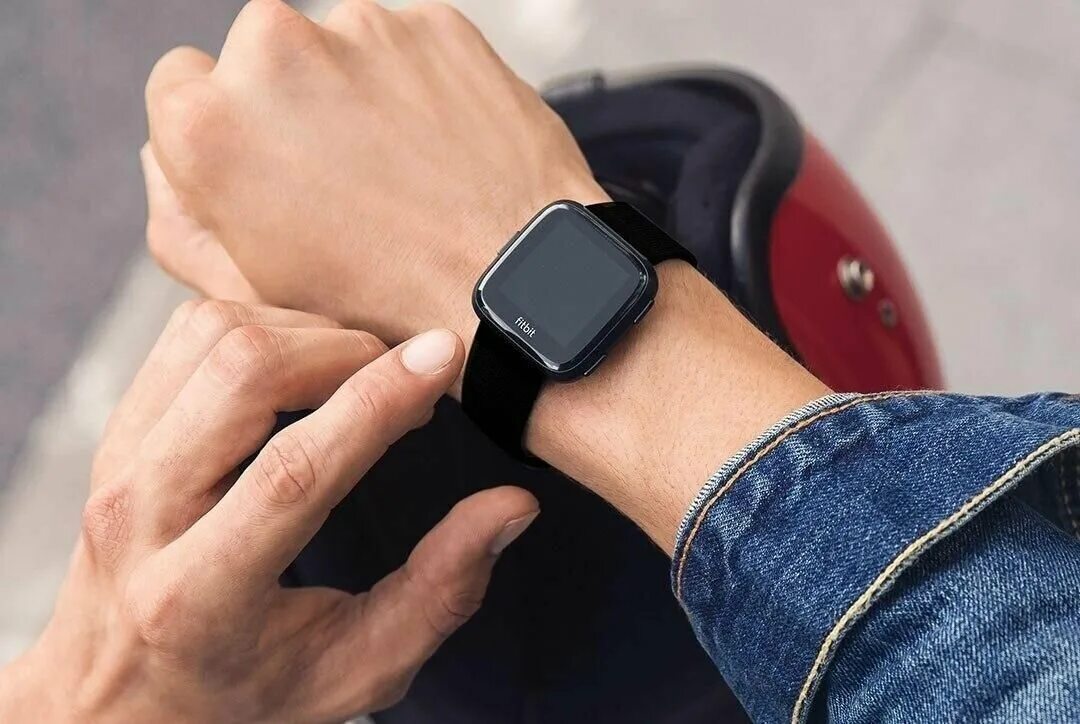 студент с планшетом. поддержка гаджетов. поддержка гаджетов. люди с гаджетами. поддержка гаджетов.