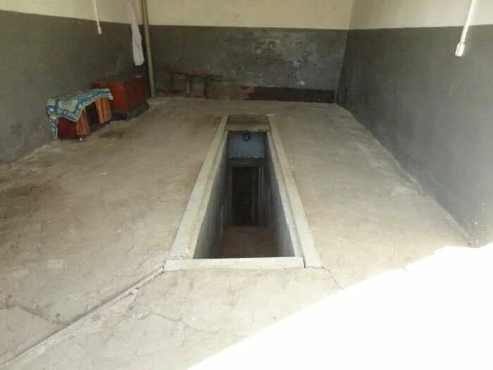 Яма для авто аренда. Смотровая яма для авто. Освещение в смотровой яме. Яма для авто аренда. Смотровая яма.