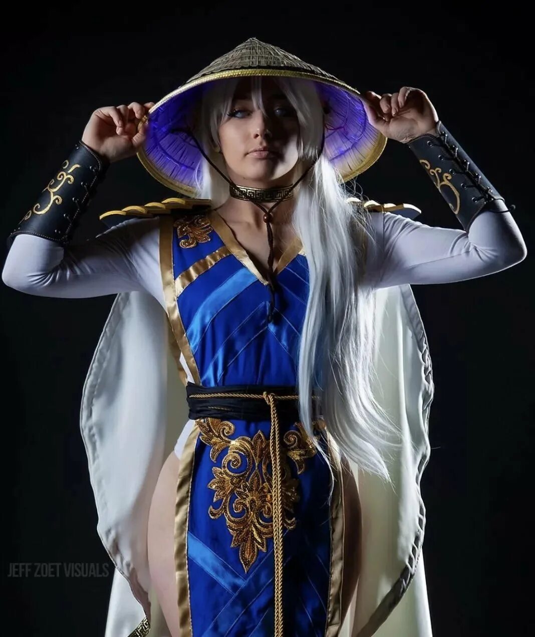 Raiden cosplay. Рейден мортал комбат Коспл. Mortal Kombat Рейден. MK 11 Рейден косплей. Косплей MK Raiden.