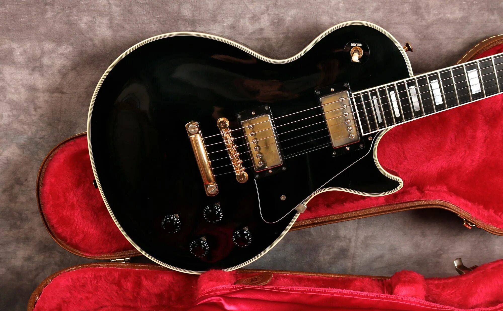 Гибсон les paul. Gibson les paul custom black. Gibson les paul custom black. Гитара gibson les paul custom. Les paul black beauty.