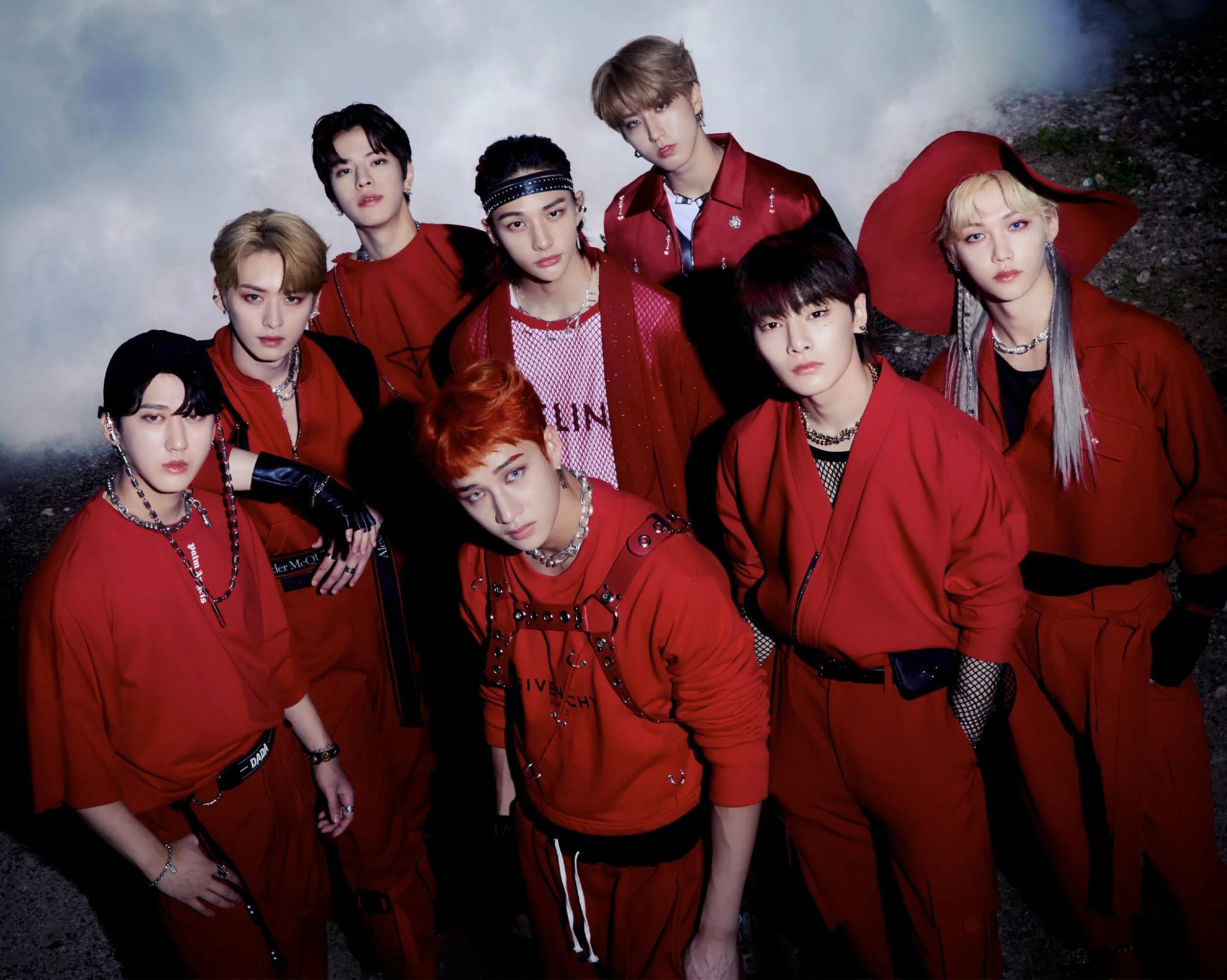Stray kids boom. Группа stray kids 2025. stray kids ssick.