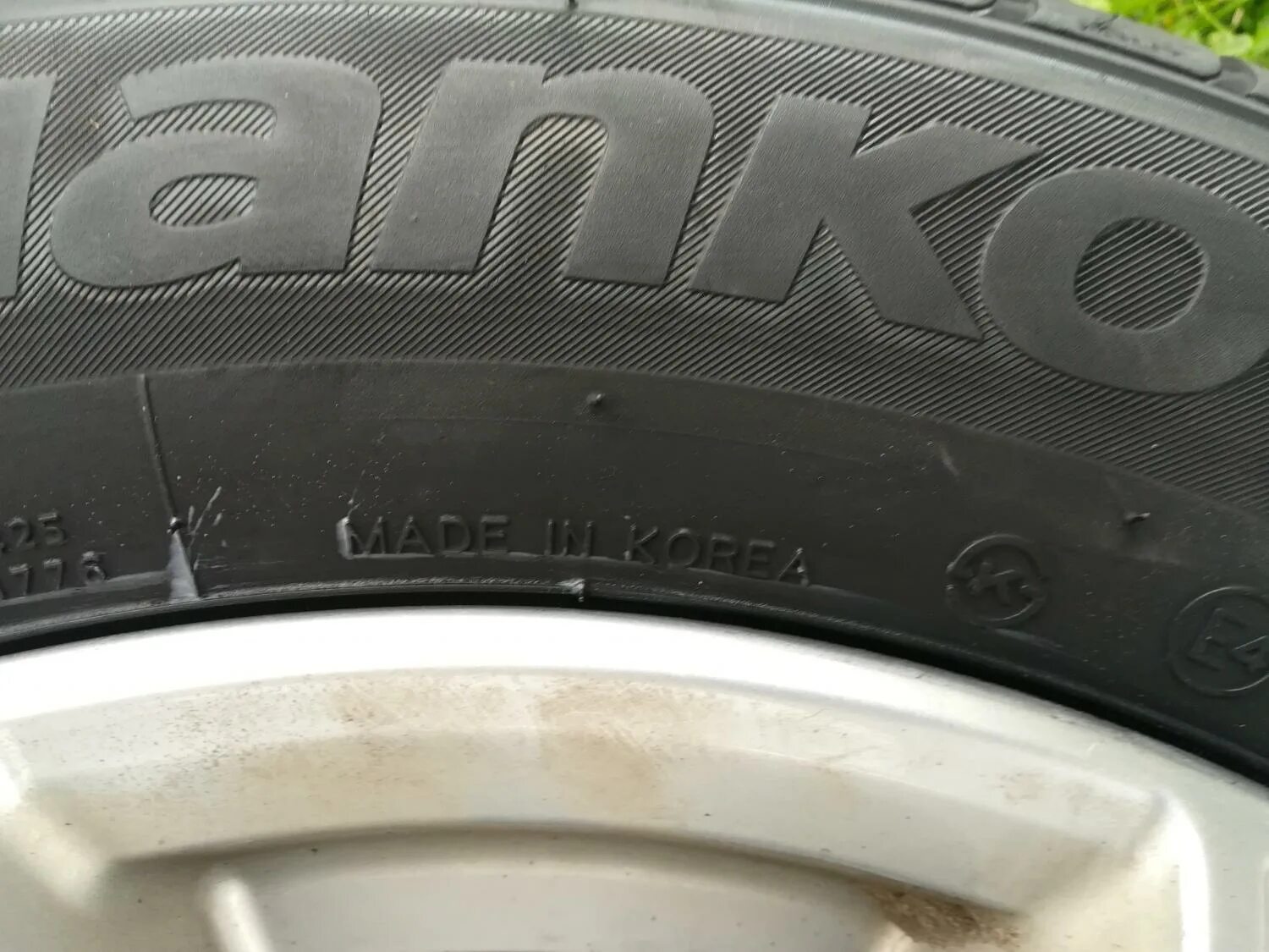 Hankook i*pike дата выпуска. Год резины hankook. Год выпуска на резине занкок. Кумхо или ханкок хорошие шины которые. Год резины hankook.