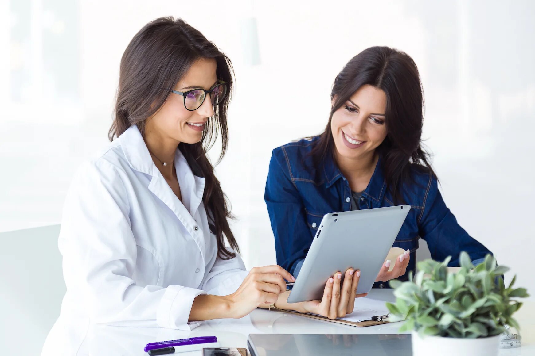 Три врача. Medical consult. Профпатология картинки. Красивый врач. Консультация врача.