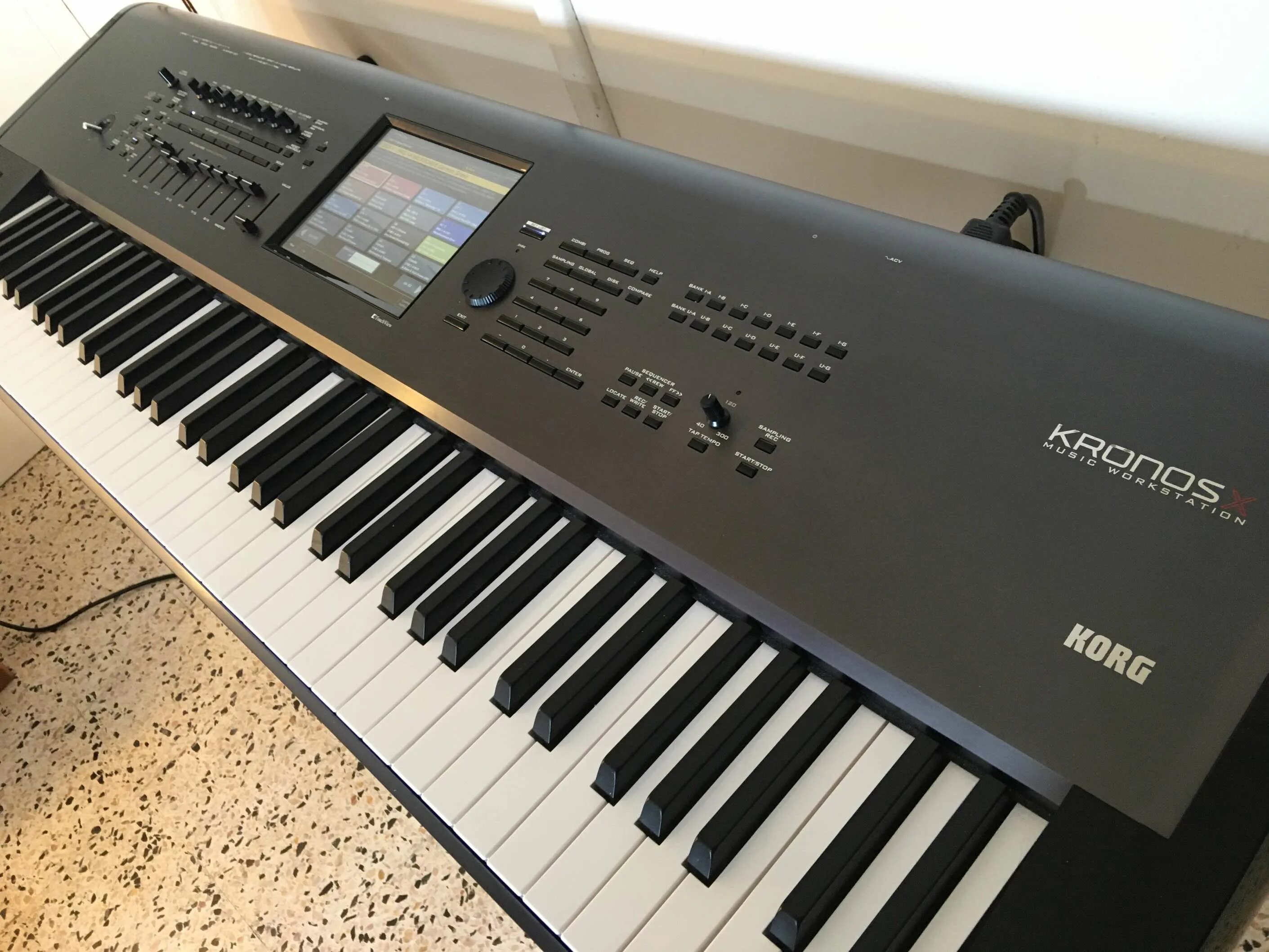 Korg kronos x 88. Korg kronos 2. Korg kronos 2. Синтезатор korg kronos 73. Korg kronos синтезаторы.