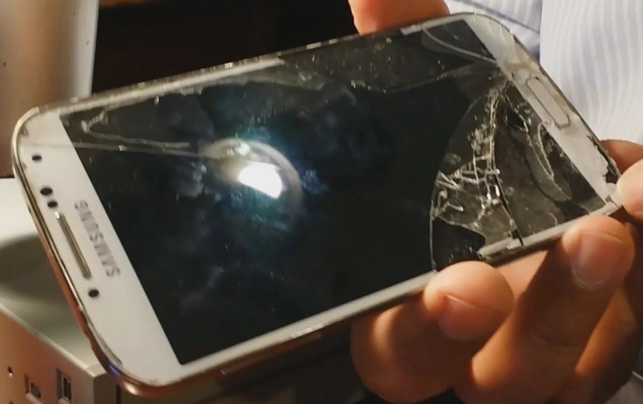 Восстановим фото на телефоне. Разбитый самсунг с5. Samsung j7 разбитый. Samsung Galaxy Джи 2 разбитый. Samsung Galaxy j7 сломан экран.