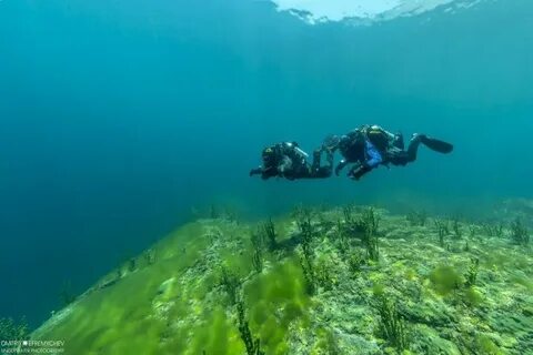 Глубокая прозрачная вода