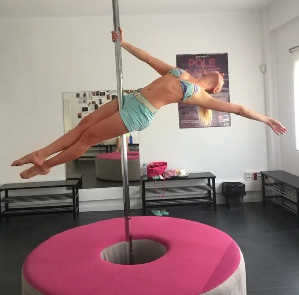 Трюки на пилоне. Пилон шест. Поул дэнс. Лучшие пилоны. Лучшие пилоны.