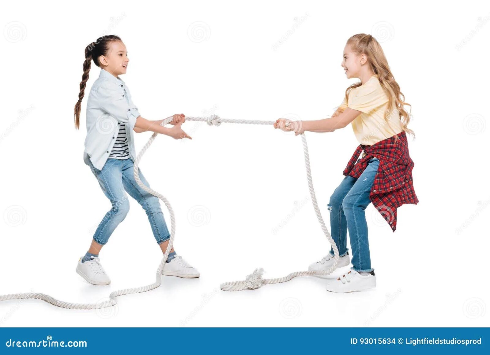 Бизнесмен тянет канат. Мальчик тянет. Человек тянущий веревку. Перетягивание каната дети. Мальчик тянет канат.