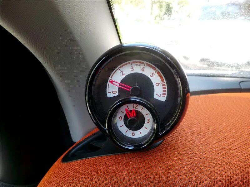 Mini cooper 2007 спидометр. Выносной тахометр для автомобиля. Универсальный тахометр цифровой на ваз 2107. Мини купер спидометр300м. Mini cooper one тахометр.