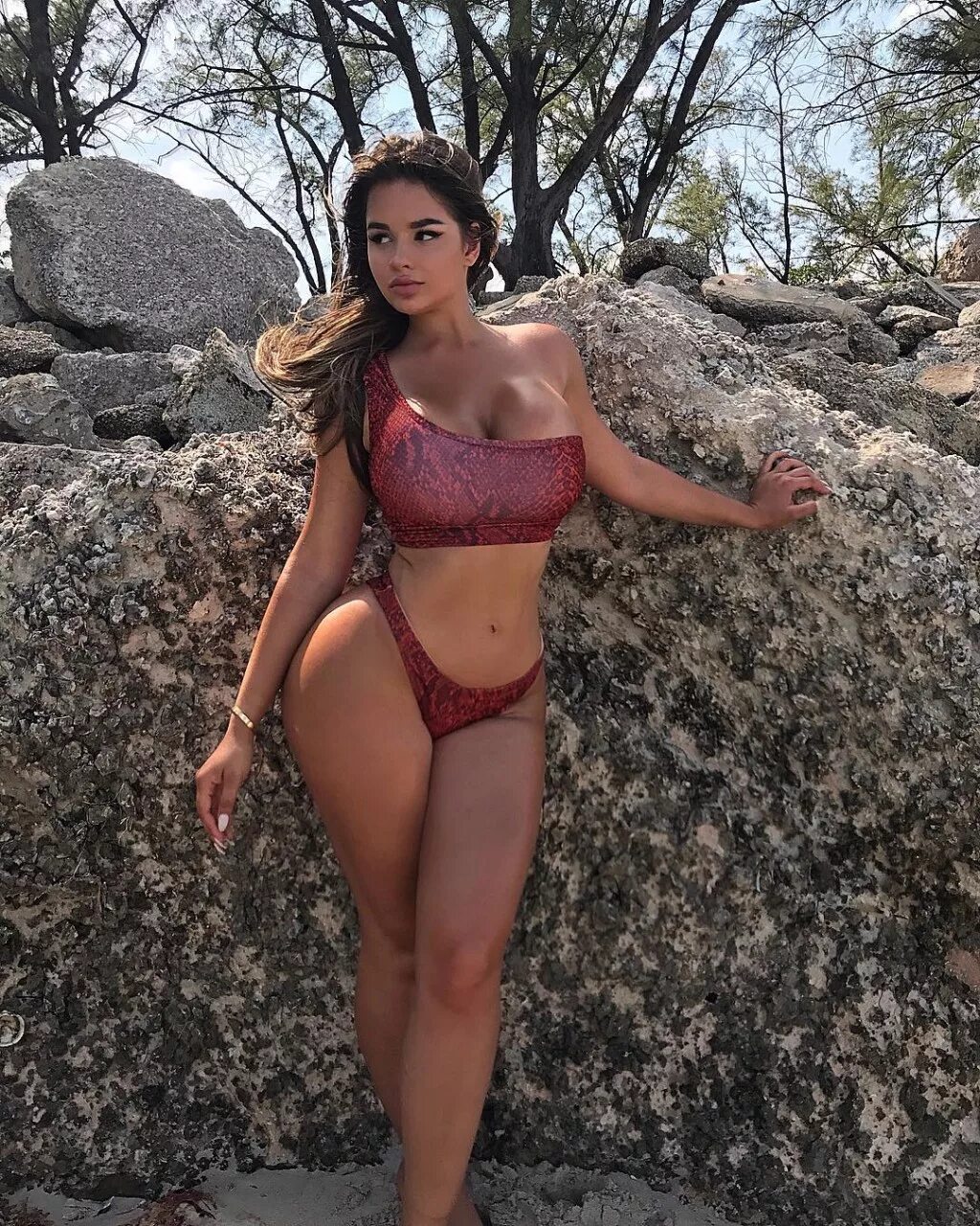 Русскую фигу. Щербакова туктамышева трусова 2021. Леанна бартлетт купальник. Леанна бартлетт 18. Русскую фигу.