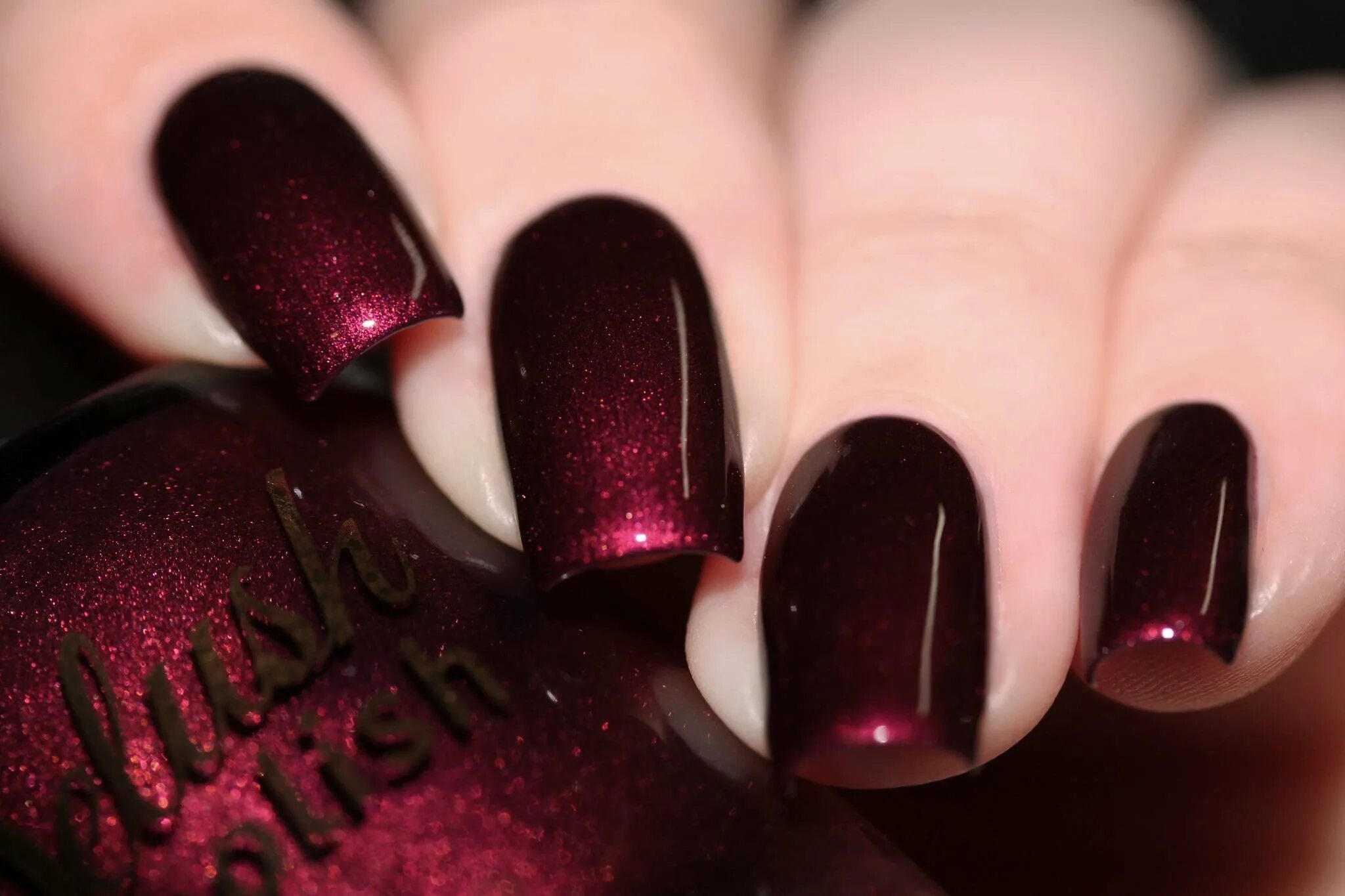 Маникюр марсала 2022. Бордовый лак для ногтей. Бордовое бордо. Винный маникюр. Essie темно вишневый.