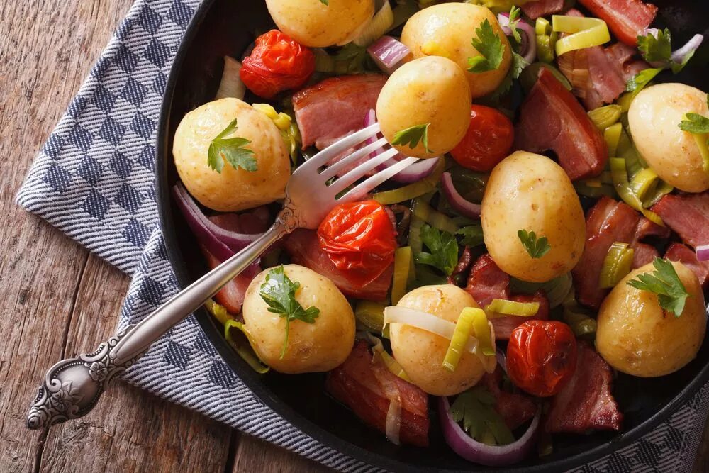 Как вкусно замариновать картошку для запекания