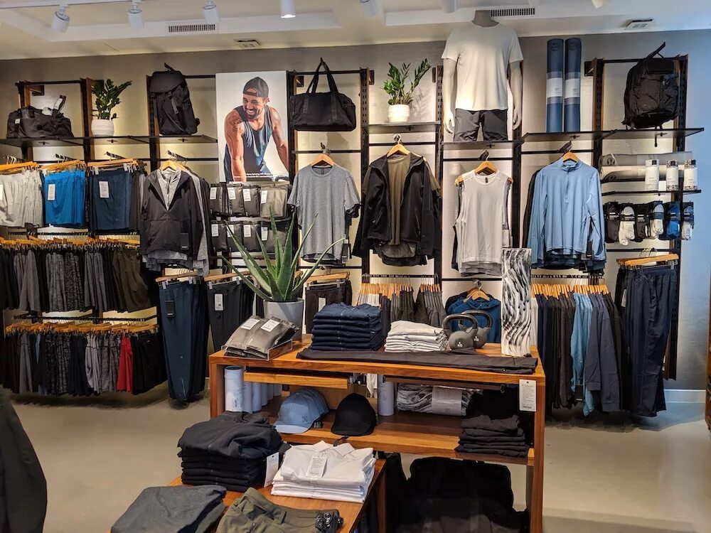 A men store. Интернешенал одежда. ennstore одежда владельцы.