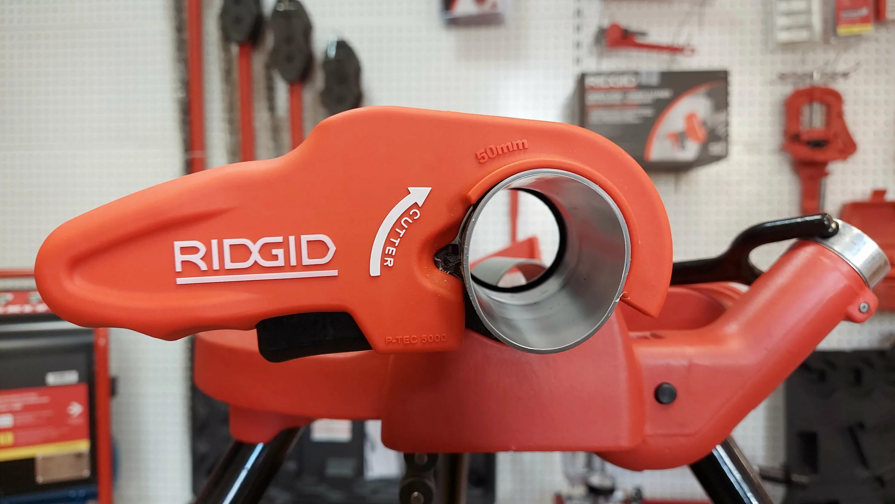 Труборез для пластмассы ridgid p-tec 3240 37463 (32; 40 мм). Труборез фаскосниматель для пластиковых труб 110 мм. Труборез ridgid p-tec 3240. Труборез ridgid p-tec 5000. Труборез rems 110 для канализационных труб.
