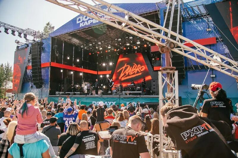 Фестиваль музыки. Фестиваль воздух карелии 2024. Фестиваль воздух карелии 2024. Фестиваль воздух карелии 2024. Скворцы степанова, бригадный подряд – саня.