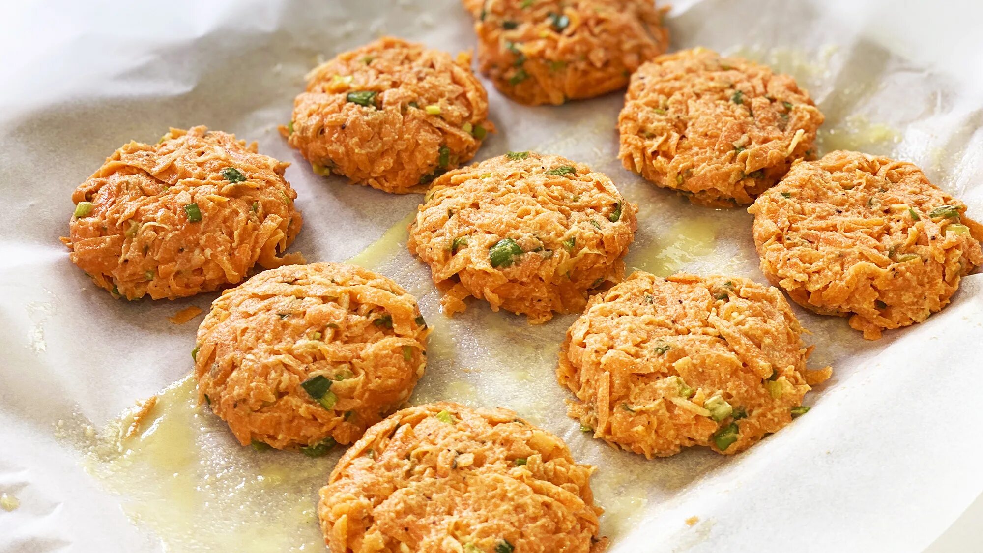 Морковные котлеты без манки. Морковные котлеты без манки. Котлеты ярче. Морковные котлеты. Веганские морковные котлеты.