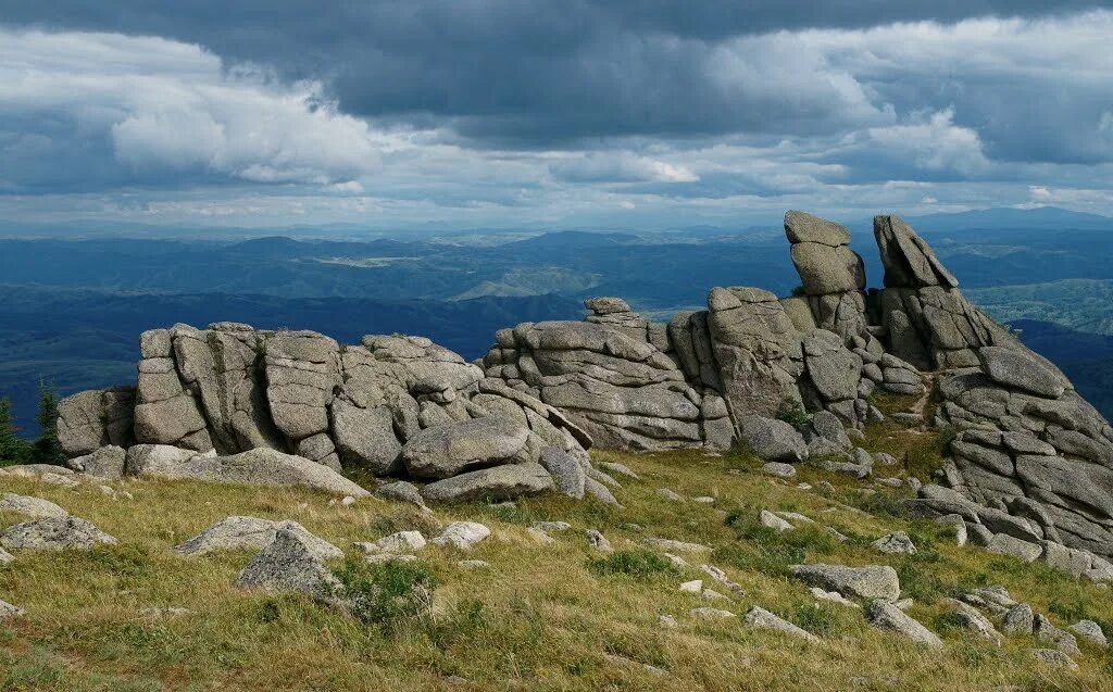 сирия здания алеппо. разрушенный хомс сирия. разрушенный город. разрушенные камни. разрушение гор.