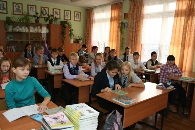 Лицей 4 россошь учителя. Школа 60 саратов кабинет 306. Фото лицей 4 россошь. Лицей город россошь. Сайт лицея 4 россоши.