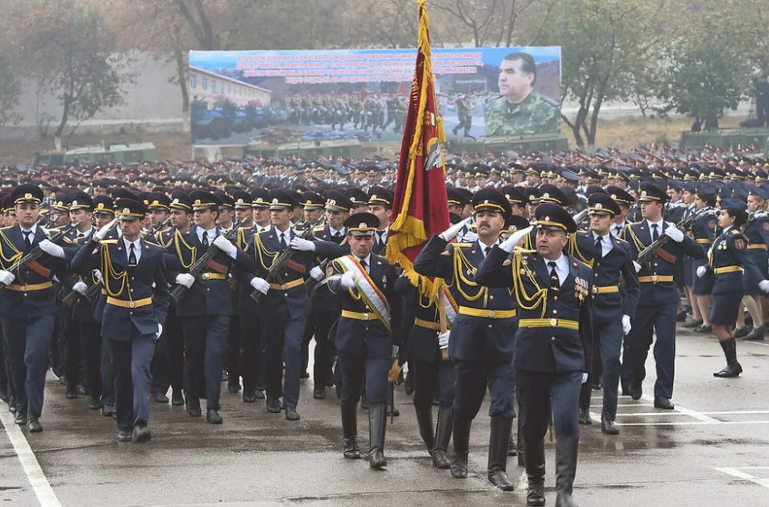 Таджикистан даты. Почетный караул таджикистан. парад в душанбе. милиция таджикистана. парад милиции таджикистана.