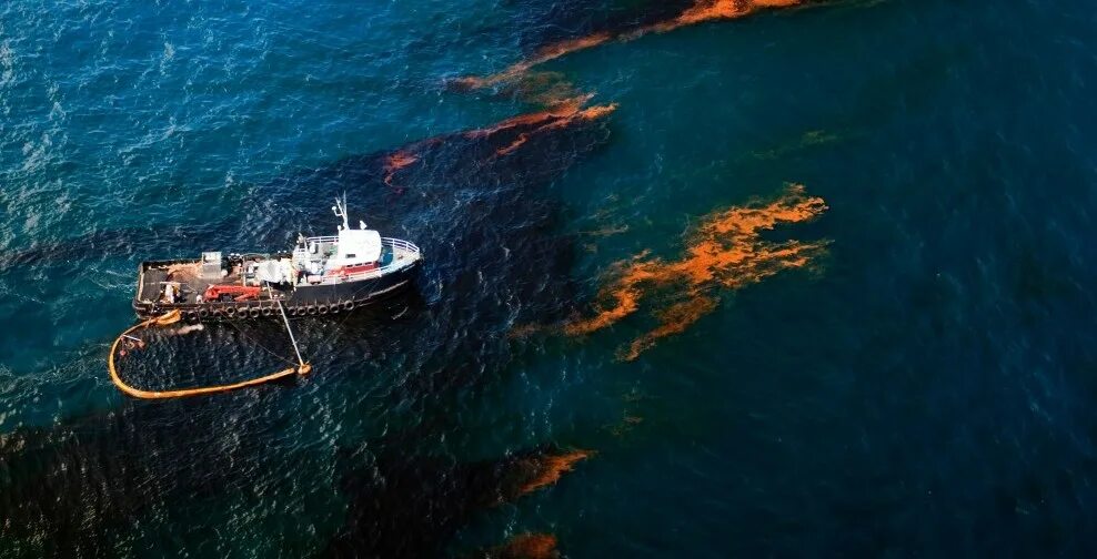 Международные конвенции загрязнения нефтью. Разлив нефти в США В 2010. Природные катастрофы в океане. Загрязнение океана нефтью. Утечка нефти.