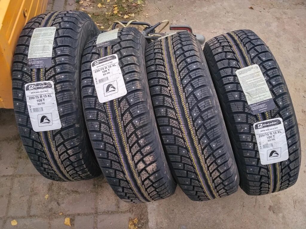 Диски навара 17 параметры. Зимняя резина на ниссан террано. Зимние шины nissan navara. Ниссан террано диски 16. Q7 а/т резина.