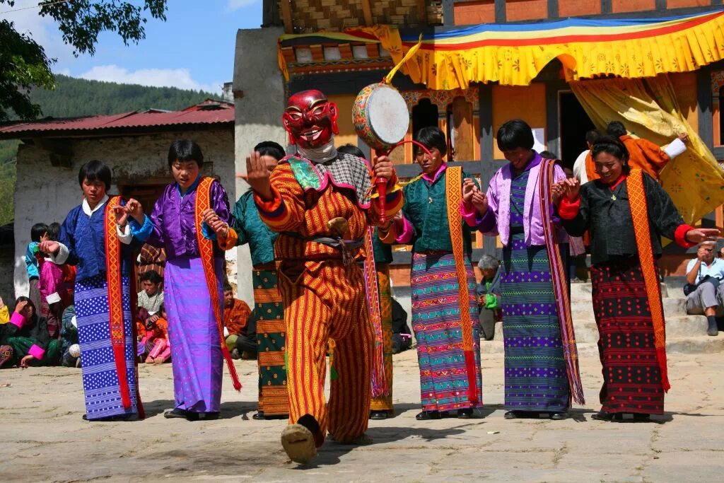 Бутан группа. Праздник в бутане. Национальные праздники бутана. Народные праздники в бутане. Бутан Страна.