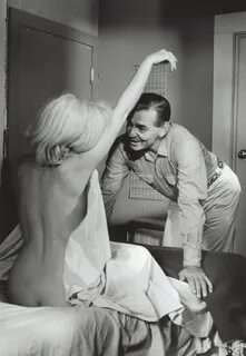 Кларк Гейбл и Мерилин Монро на съёмках фильма "Неприкаянные". 