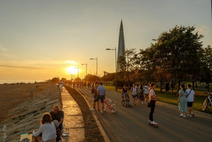 Парк 300-летия Санкт-Петербурга. Парк 300 летия Питер. Парк 300-летия Санкт-Петербурга закат. Финский залив парк 300 летия.