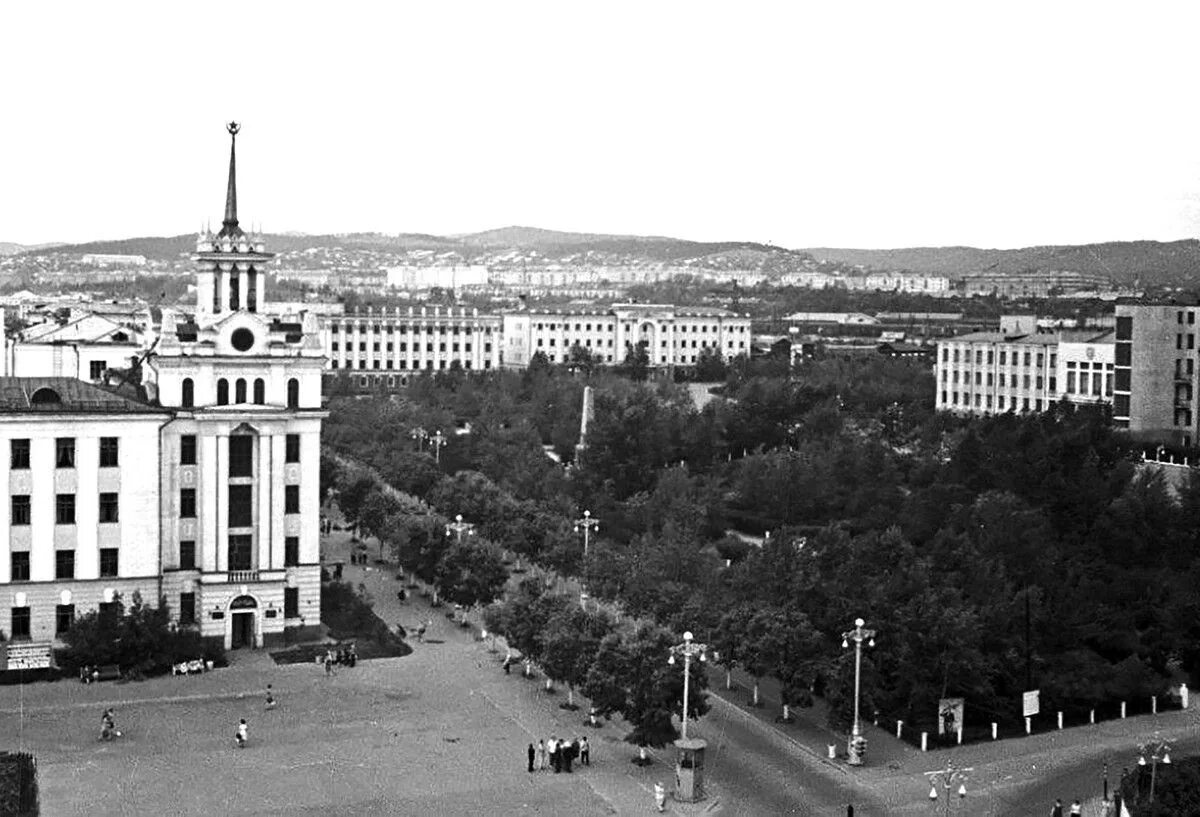 Старый Улан-Удэ площадь советов. Советская площадь Улан Удэ. Площадь советов Улан-Удэ 1950. Площадь советов Улан-Удэ в СССР. Улан удэ советская