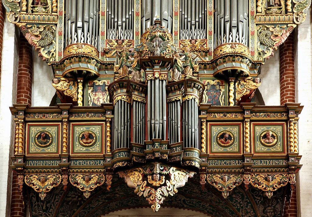 Organ. Бах. Старинный орган англиканского собора. Собор св Михаила в Санкт-Петербурге органные концерты. Орган музыкальный инструмент 18 век. Старый орган.