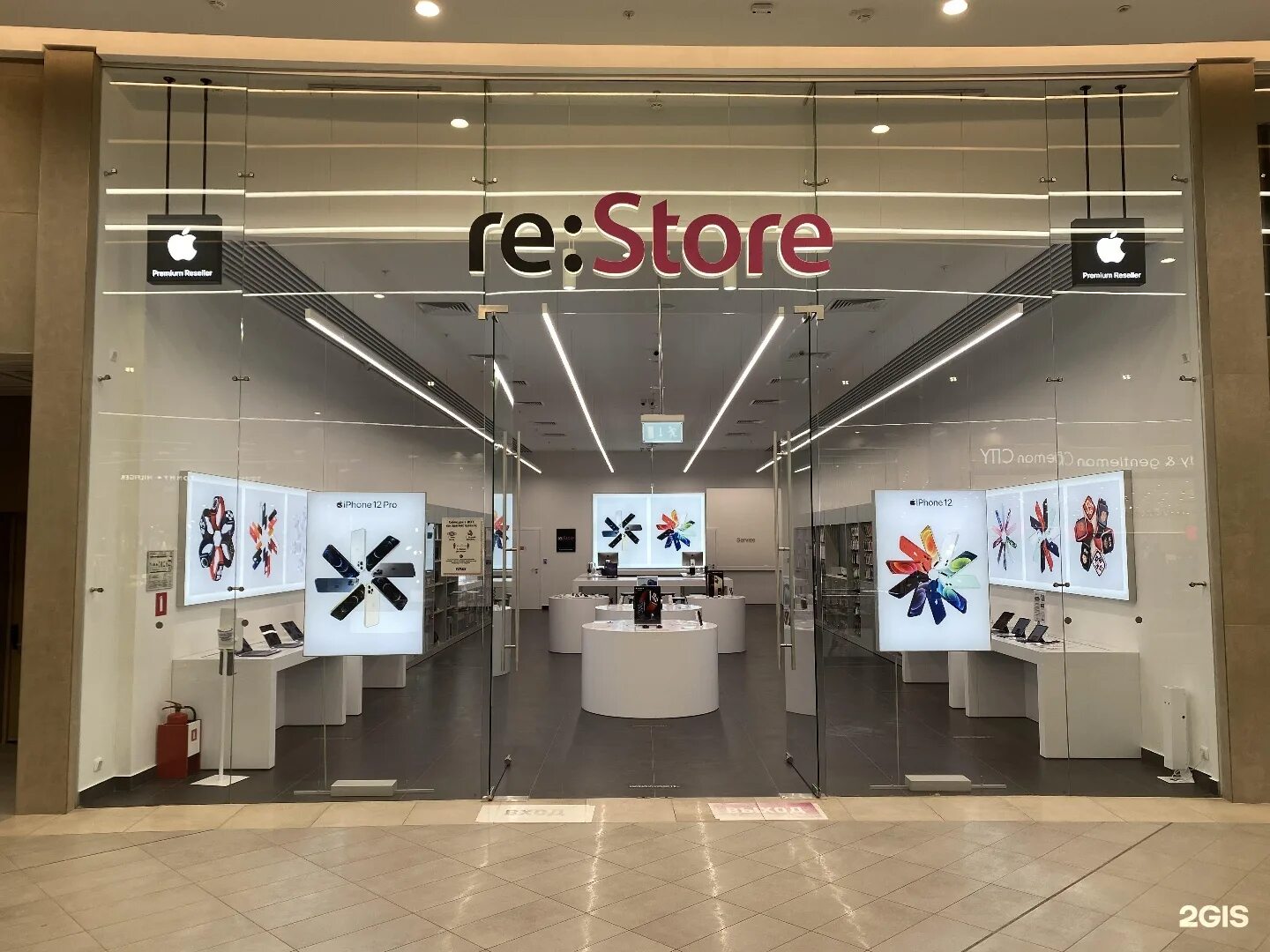 Restore томск. Магазин айфонов в казани. Фирменный магазин apple в россии. Apple store казань. Магазин техники apple.