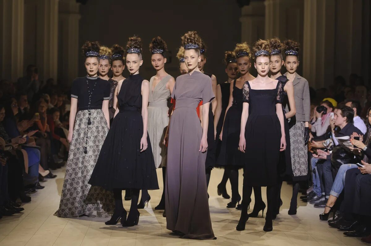 Украинский модельер видиван. Украинские дизайнеры. А. Украинский дизайнер одежды вышивка. Украинский модельер 5.