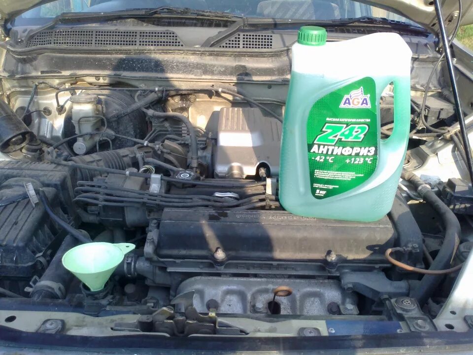 Антифриз для срв. Антифриз хонда cr-v1. антифриз на хонда срв рд1. honda crv 2003 расширительный бачок антифриза. honda cr-v 2025 бачок антифриза.