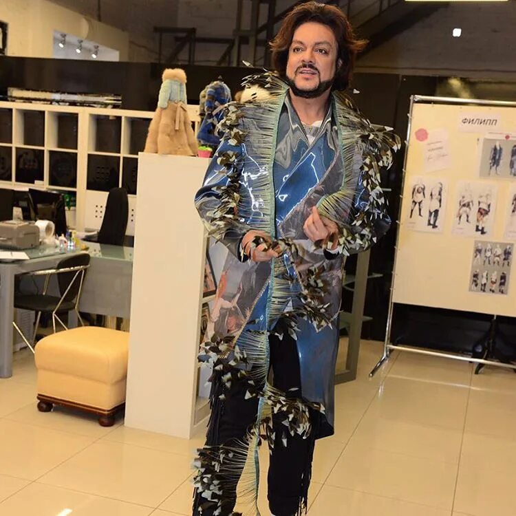 Киркоров в шляпе. Филипп киркоров в эрмитаже. Филипп киркоров сейчас 2022. Киркоров эстрада 2021. Киркоров в шоке.