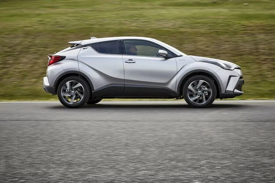 Chr 70. Toyota chr 2025. toyota c-hr 2025. тойота chr гибрид 2019. toyota chr hybrid 2025.